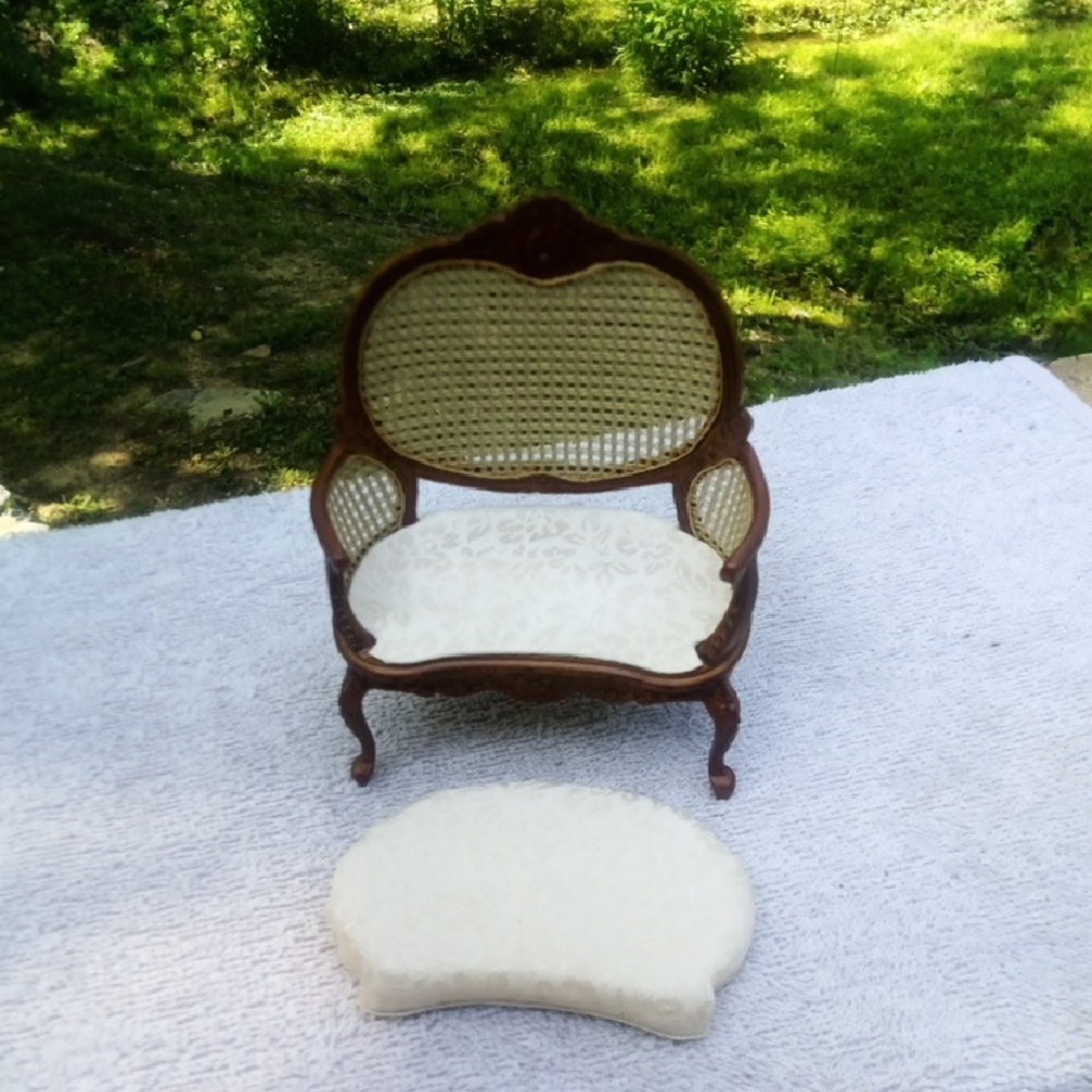JBM Walnut Cane Settee/Loveseat Couch dollhouse miniature 1:12 scale - Picture 9 of 9